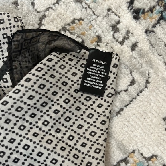 Le Château Scarf - Picture 9 of 9